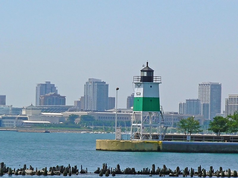 Illinois / Lake Michigan / Chicago Harbor Southeast Guidewall lighthouse
Author of the photo: [url=https://www.flickr.com/photos/8752845@N04/]Mark[/url]
Keywords: United States;Illinois;Chicago;Lake Michigan