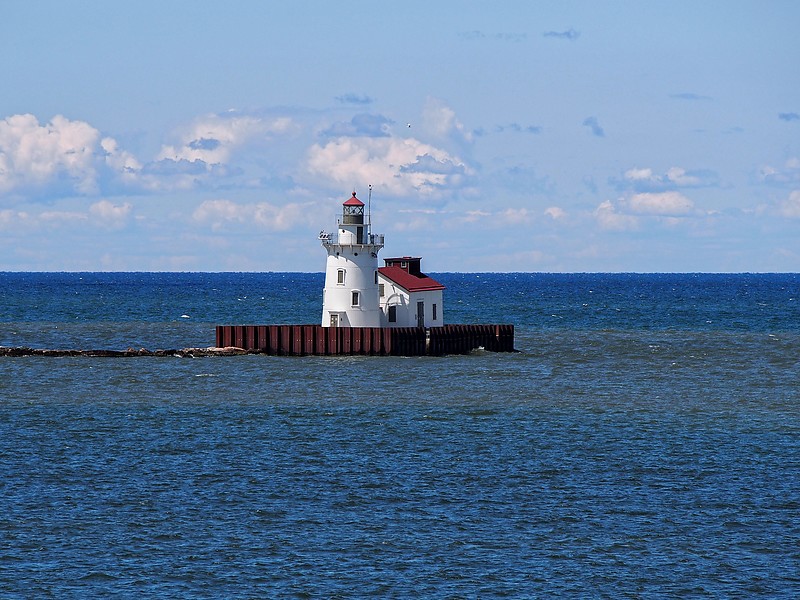 Ohio / Cleveland West Pierhead lighthouse
Author of the photo: [url=https://www.flickr.com/photos/selectorjonathonphotography/]Selector Jonathon Photography[/url]
Keywords: Cleveland;Lake Erie;Ohio;United States