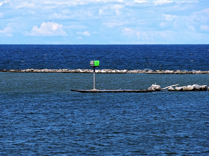 Ohio / Cleveland Harbor East Breakwater Inner Light No 3
Author of the photo: [url=https://www.flickr.com/photos/selectorjonathonphotography/]Selector Jonathon Photography[/url]
Keywords: Cleveland;Lake Erie;Ohio;United States