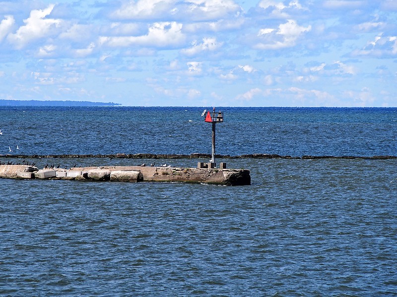 Ohio / Cleveland Harbor West Breakwater Inner Light No 4
Author of the photo: [url=https://www.flickr.com/photos/selectorjonathonphotography/]Selector Jonathon Photography[/url]
Keywords: Cleveland;Lake Erie;Ohio;United States