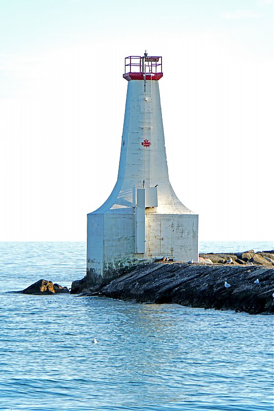 Cobourg East Pierhead Lighthouse
Author of the photo: [url=https://www.flickr.com/photos/archer10/] Dennis Jarvis[/url]
Keywords: Cobourg;Lake Ontario;Canada