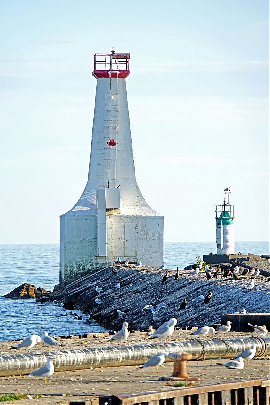 Cobourg East Pierhead Lighthouse
Author of the photo: [url=https://www.flickr.com/photos/archer10/] Dennis Jarvis[/url]
Keywords: Cobourg;Lake Ontario;Canada
