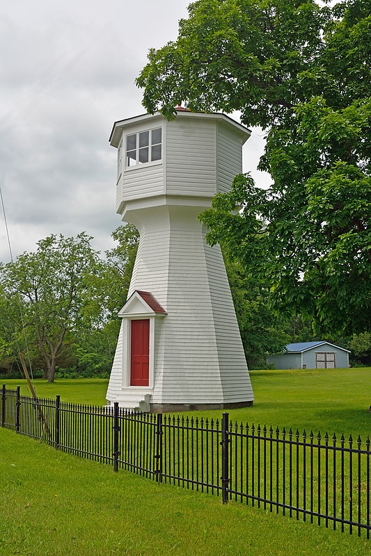 Cole Shoal Range Rear lighthouse
Author of the photo: [url=https://www.flickr.com/photos/8752845@N04/]Mark[/url]
Keywords: Saint Lawrence River;Canada;Ontario