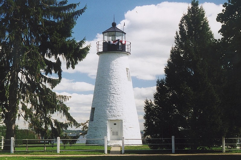 Maryland / Concord Point lighthouse
Author of the photo: [url=https://www.flickr.com/photos/larrymyhre/]Larry Myhre[/url]

Keywords: Maryland;United States;Chesapeake bay