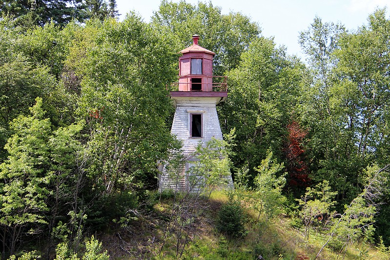 Ontario /  Coppermine Point lighthouse
Author of the photo: [url=http://www.flickr.com/photos/21953562@N07/]C. Hanchey[/url]
Keywords: Lake Superior;Canada;Ontario