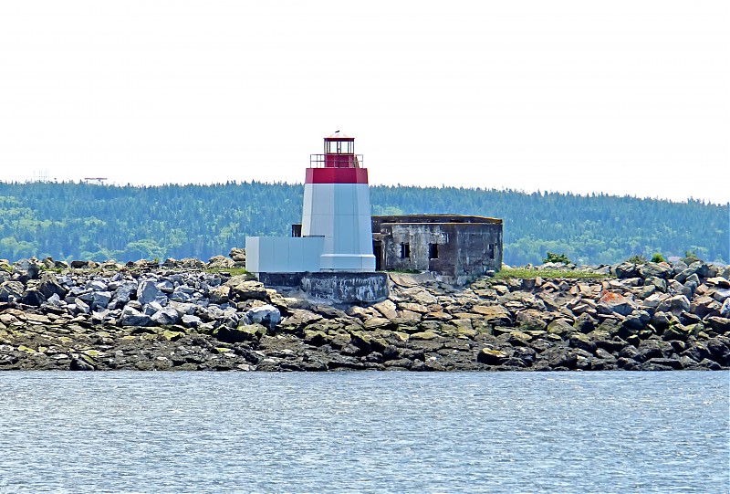 SAINT JOHN - Courtenay Bay Channel - Breakwater - Near Head Lighthouse
Author of the photo: [url=https://www.flickr.com/photos/archer10/]Dennis Jarvis[/url]
Keywords: Bay of Fundy;New Brunswick;Saint John;Canada