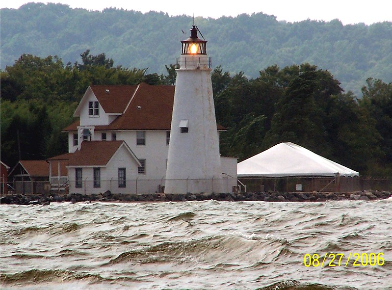 Maryland / Cove Point lighthouse
Author of the photo: [url=https://www.flickr.com/photos/bobindrums/]Robert English[/url]

Keywords: United States;Maryland;Chesapeake bay