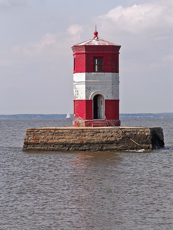 Maryland / Craighill Channel Upper Range Front lighthouse
AKA Cutoff Channel Range Front, Fort Howard, North Point
Author of the photo: [url=https://www.flickr.com/photos/21475135@N05/]Karl Agre[/url]
Keywords: Baltimore;Chesapeake Bay;United States;Offshore