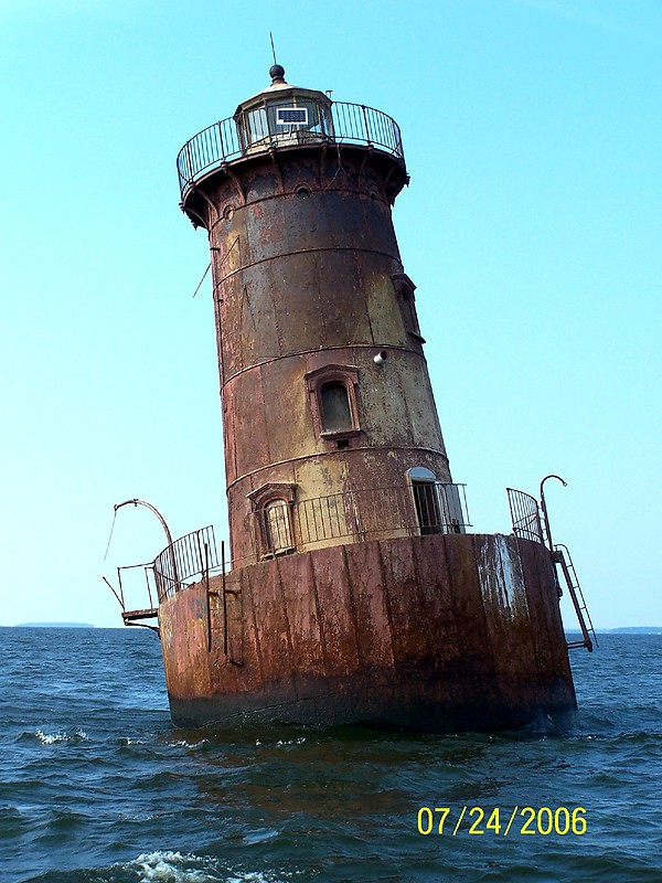 Maryland / Chesapeake Bay / Sharps Island Lighthouse
Author of the photo: [url=https://www.flickr.com/photos/bobindrums/]Robert English[/url]
Keywords: Chesapeake Bay;Maryland;United States;Offshore