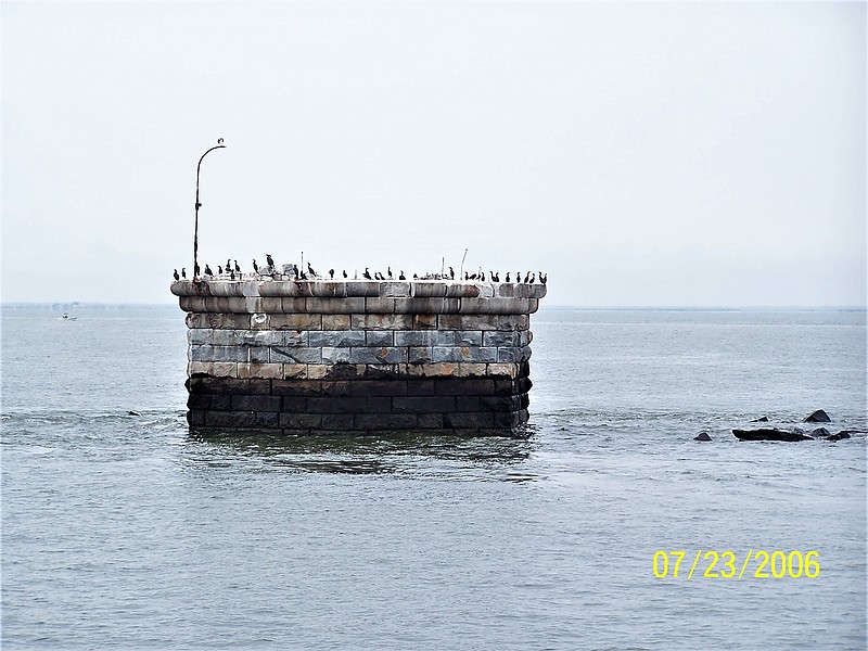 New Jersey / Cross Ledge lighthouse remnants
Author of the photo: [url=https://www.flickr.com/photos/bobindrums/]Robert English[/url]
Keywords: Delaware Bay;New Jersey;United States;Offshore