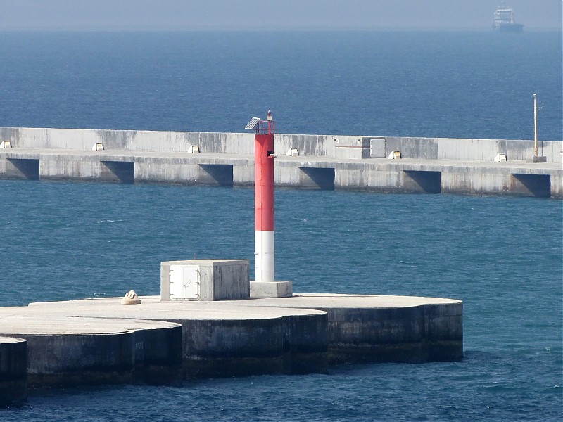 Tanger Med 2 / Secondary Breakwater Head light
Keywords: Morocco;Tanger Med;Mediterranean sea