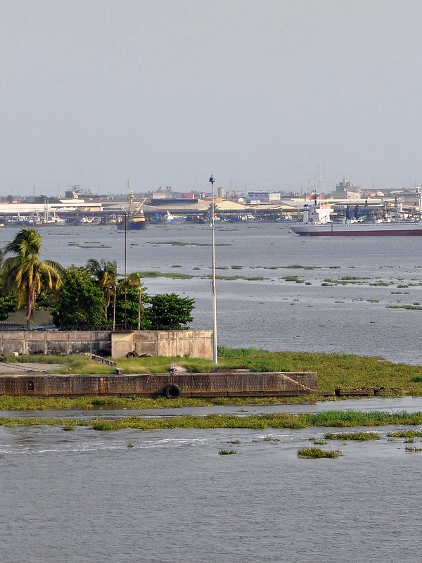 Abidjan / Treichville Quai F 9 light
Keywords: Abidjan;Ivory coast;Gulf of Guinea