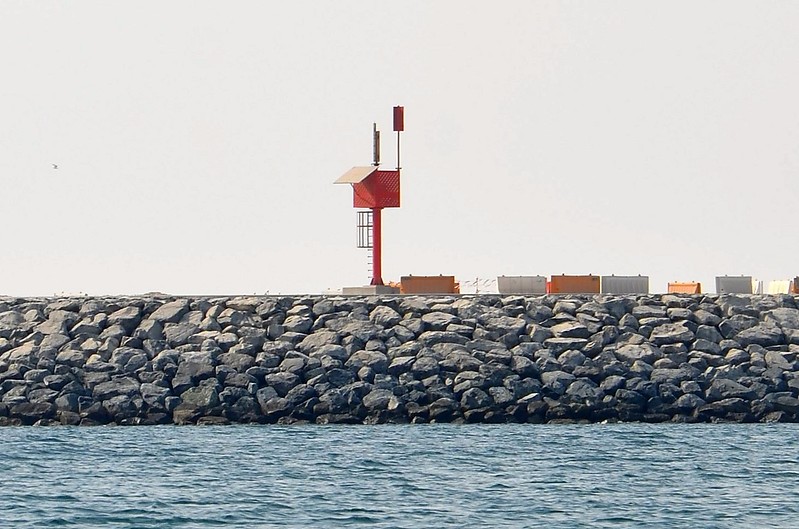 Hamad Port / S Breakwater light
Keywords: Persian Gulf;Hamad Port;Qatar