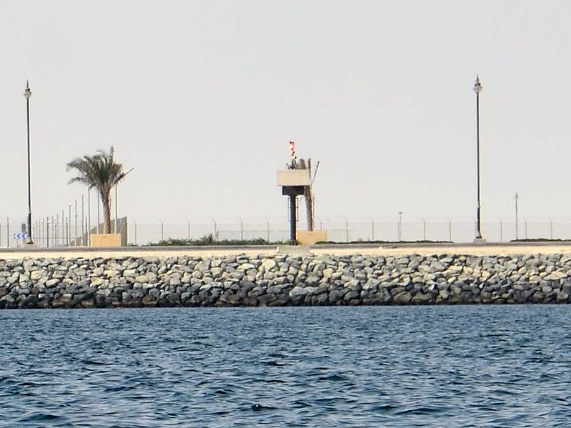 Hamad Port / Inner Breakwater Northern Basin light
Keywords: Persian Gulf;Hamad Port;Qatar