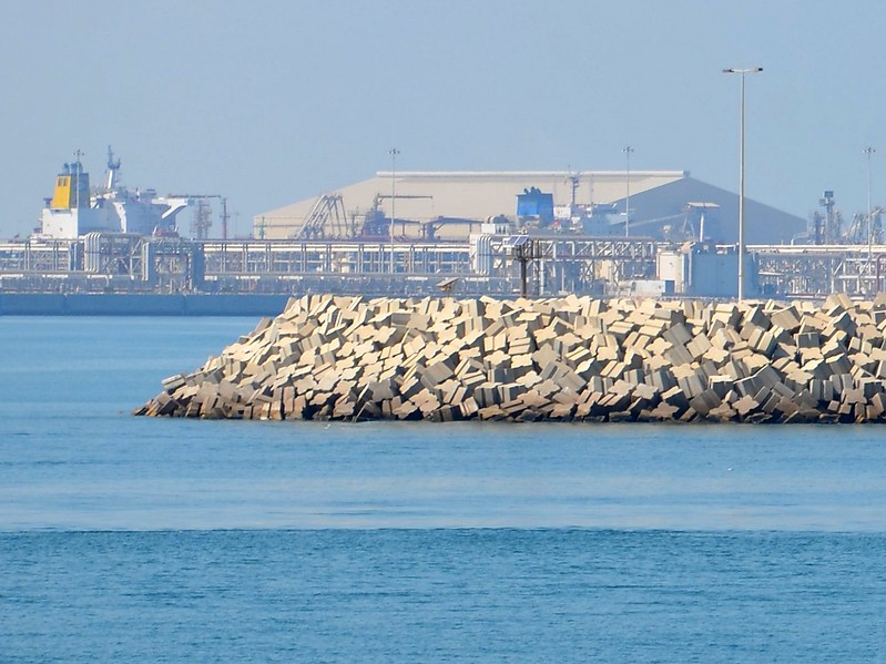 Ras Laffan / Doha Dock North Breakwater Spur SB2 light
Keywords: Ras Laffan;Qatar;Persian Gulf