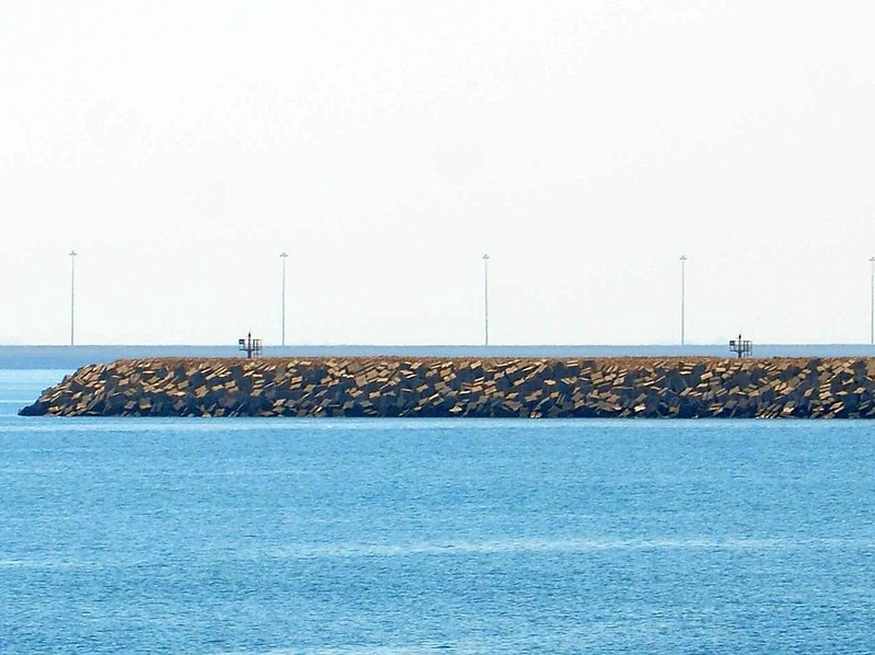 Ras Laffan /  Wakra Dock Container Terminal Breakwater / S Head Rayyan Dock JB2 (left) and JB1 (right) lights
Keywords: Ras Laffan;Qatar;Persian Gulf