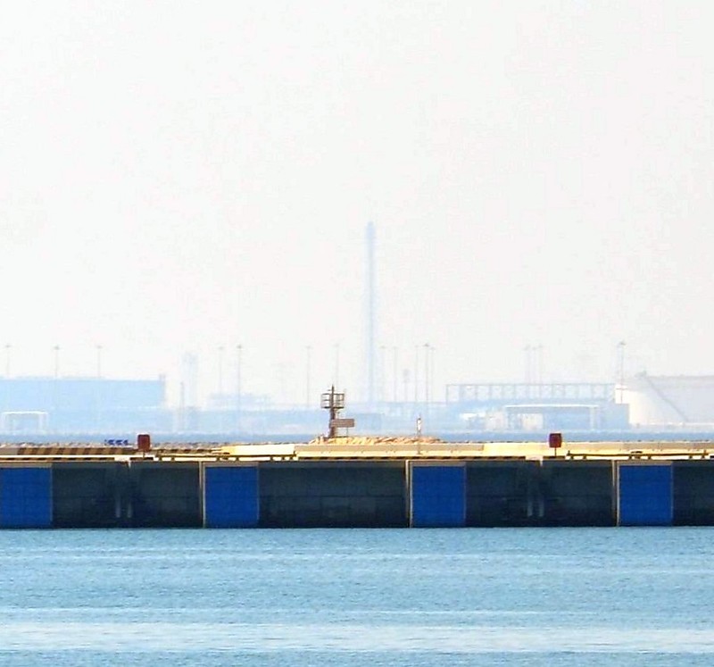 Ras Laffan / Wakra Dock Container Terminal Breakwater N Head JB3  light
Keywords: Ras Laffan;Qatar;Persian Gulf