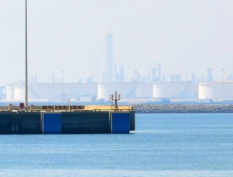 Ras Laffan / Wakra Dock Container Terminal Breakwater N Head JB4 light 
Keywords: Ras Laffan;Qatar;Persian Gulf