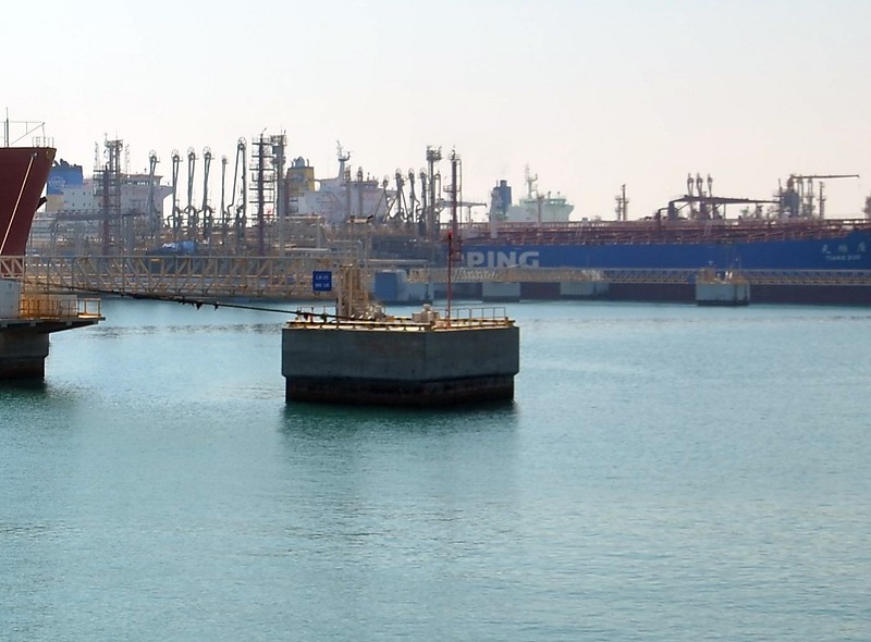 Ras Laffan / Al-Khor Dock Liquid Products Berth E light
Keywords: Ras Laffan;Qatar;Persian Gulf