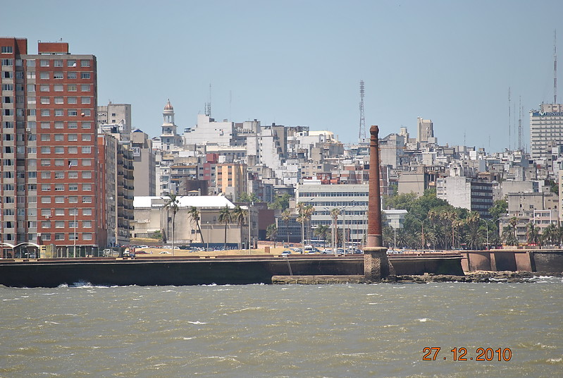 Uruguay / Montevideo / Daymark? Old LH remains? 
Keywords: Montevideo;Uruguay;Rio de La Plata;NoID