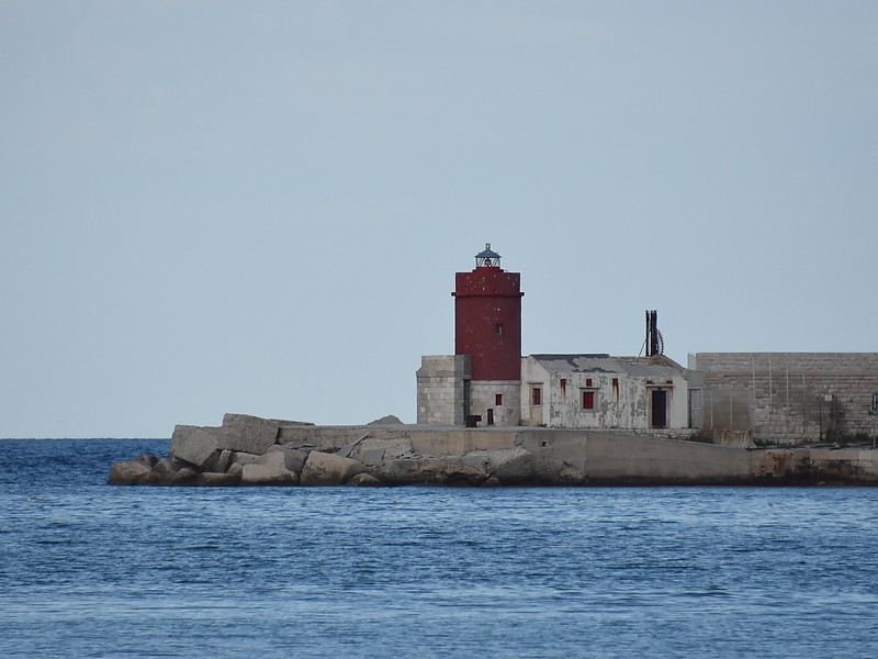 Apulia / Molfetta Molo Foraneo lighthouse
Keywords: Apulia;Adriatic sea;Italy;Molfetta
