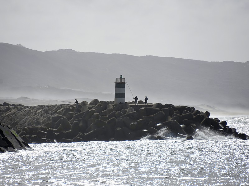 Nazaré / Porto de Abrigo / South Mole light
Keywords: Nazare;Portugal;Atlantic ocean