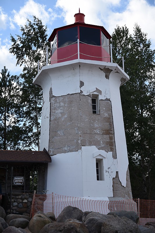Ladoga lake / Osinovetskiy faux lighthouse
Decorative lighthouse on a beach
Keywords: Ladoga lake;Russia;Faux