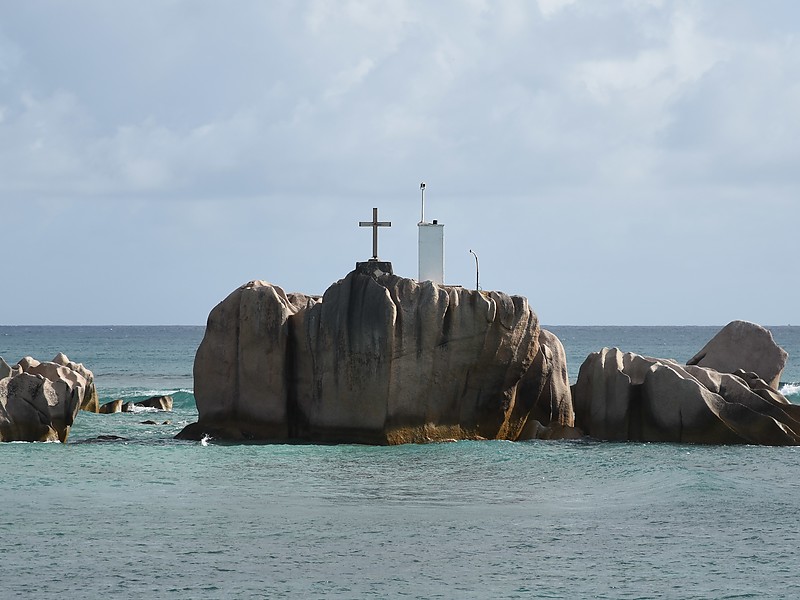 La Digue Island Off W side light
Keywords: Seychelles;La Digue;Indian ocean