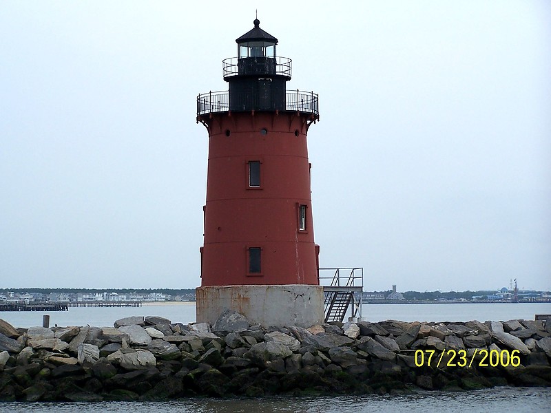 Delaware / Lewes Breakwater East lighthouse
Author of the photo: [url=https://www.flickr.com/photos/bobindrums/]Robert English[/url]
Keywords: Lewes;Delaware;United States;Atlantic ocean
