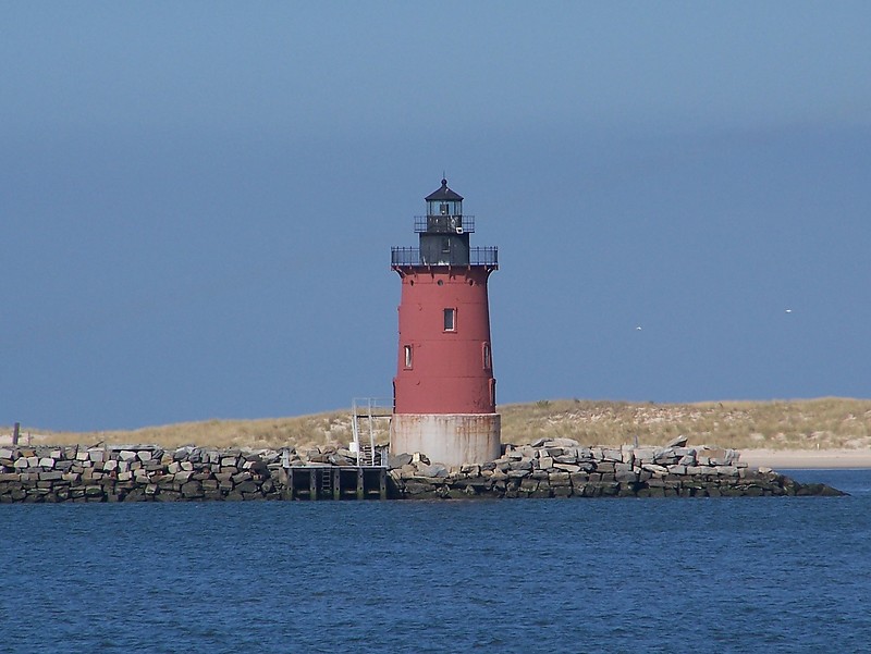 Delaware / Lewes Breakwater East lighthouse
Author of the photo: [url=https://www.flickr.com/photos/bobindrums/]Robert English[/url]
Keywords: Lewes;Delaware;United States;Atlantic ocean