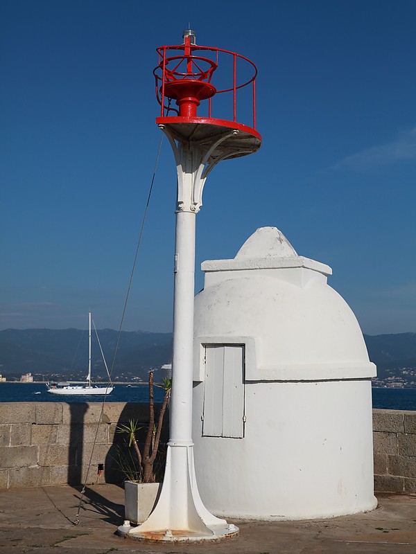 Ajaccio / Charles Ornano Breakwater Spur light
Keywords: Corsica;France;Mediterranean sea