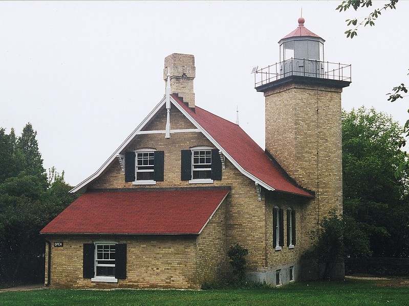 Wisconsin / Eagle Bluff lighthouse
Author of the photo: [url=https://www.flickr.com/photos/larrymyhre/]Larry Myhre[/url]

Keywords: Wisconsin;United States;Lake Michigan