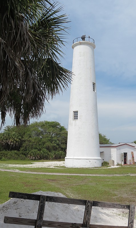 Florida / Tampa Bay / Egmont Key Lighthouse
Author of the photo: [url=https://www.flickr.com/photos/21475135@N05/]Karl Agre[/url]

Keywords: Florida;Gulf of Mexico;Tampa bay