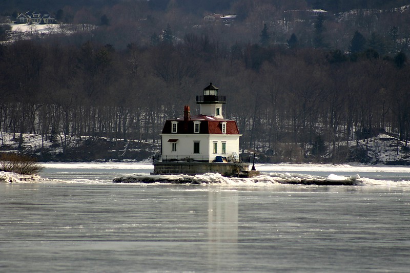 New York / Esopus Meadows lighthouse
Author of the photo: [url=https://www.flickr.com/photos/31291809@N05/]Will[/url]

Keywords: Hudson river;New York;United States
