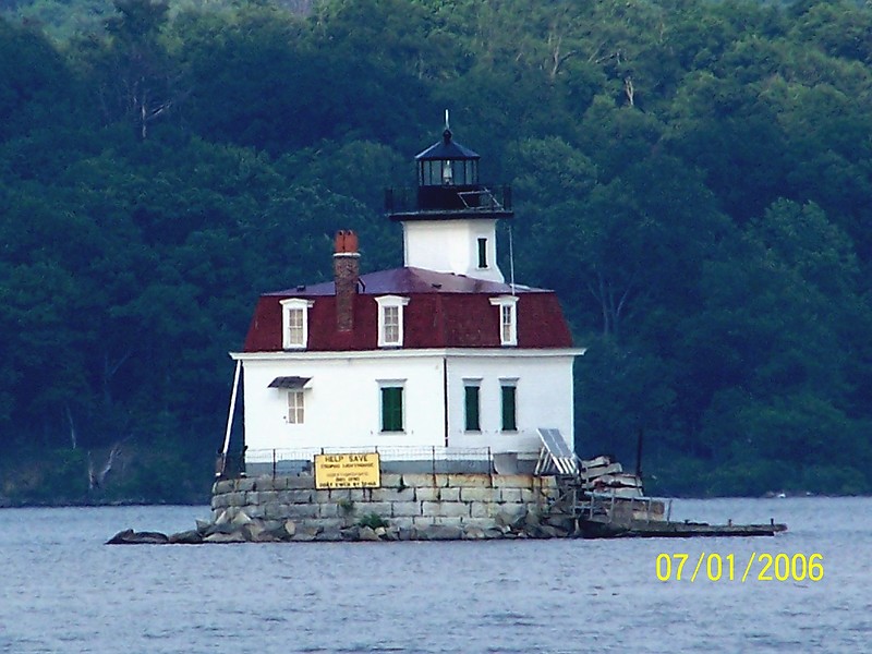 New York / Esopus Meadows lighthouse
AKA Esopus Island, Middle Hudson River
Author of the photo: [url=https://www.flickr.com/photos/bobindrums/]Robert English[/url]

Keywords: Hudson river;New York;United States