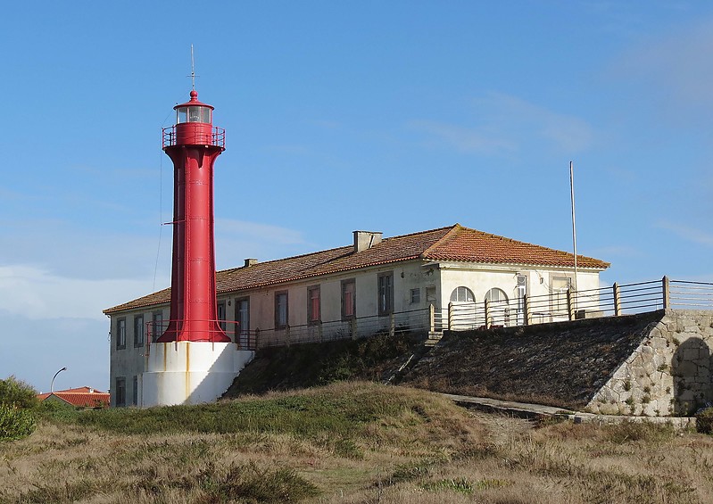 Farol de Esposende
Author of the photo: [url=https://www.flickr.com/photos/21475135@N05/]Karl Agre[/url]    
Keywords: Esposende;Portugal;Atlantic ocean