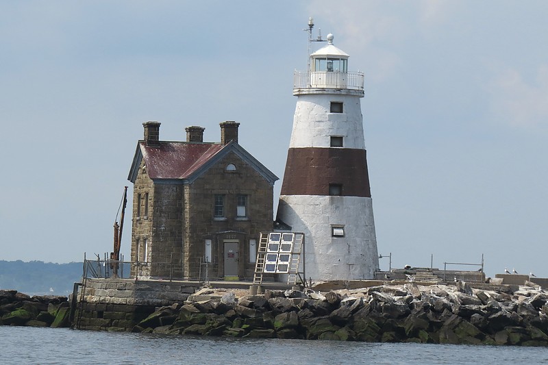 New York / Execution Rocks lighthouse
Author of the photo: [url=https://www.flickr.com/photos/larrymyhre/]Larry Myhre[/url]
Keywords: New York;New York City;United States