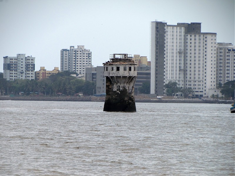 Mumbai / Dolphin Rock light
Keywords: Mumbai;India;Arabian sea;Offshore