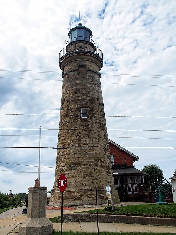 Ohio / Old Fairport lighthouse
Author of the photo: [url=https://www.flickr.com/photos/selectorjonathonphotography/]Selector Jonathon Photography[/url]
Keywords: Fairport;Lake Erie;Ohio;United States