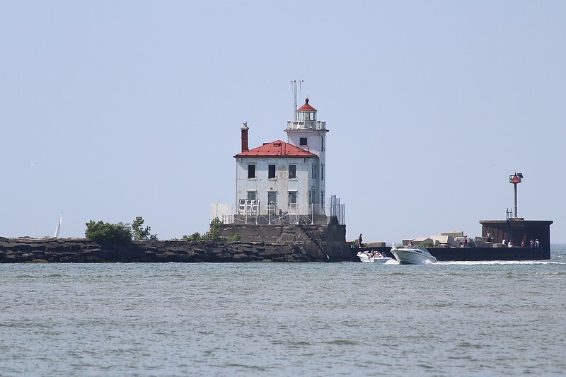 Ohio / Lake Erie / Fairport Harbor West Breakwater lighthouse and Extension Light
Author of the photo: [url=http://www.flickr.com/photos/21953562@N07/]C. Hanchey[/url]
Keywords: Lake Erie;Ohio;United States;Fairport