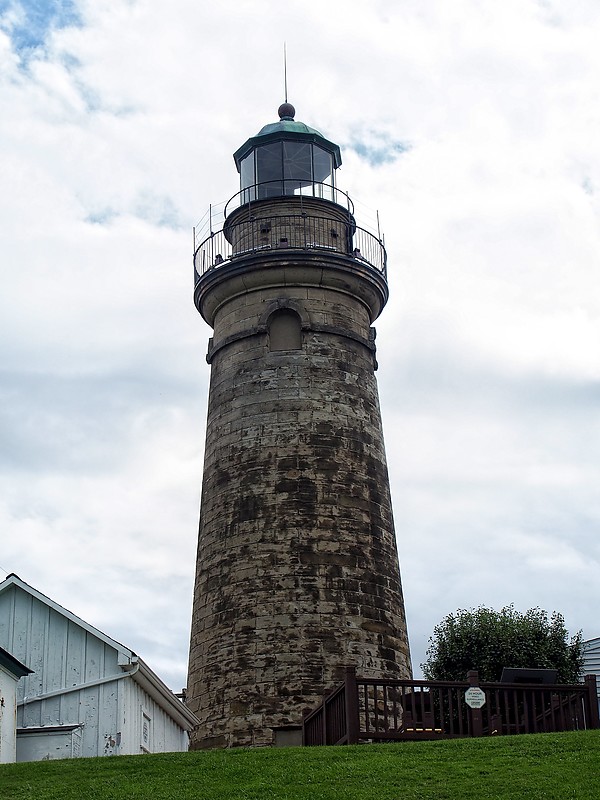 Ohio / Old Fairport lighthouse
Author of the photo: [url=https://www.flickr.com/photos/selectorjonathonphotography/]Selector Jonathon Photography[/url]
Keywords: Fairport;Lake Erie;Ohio;United States