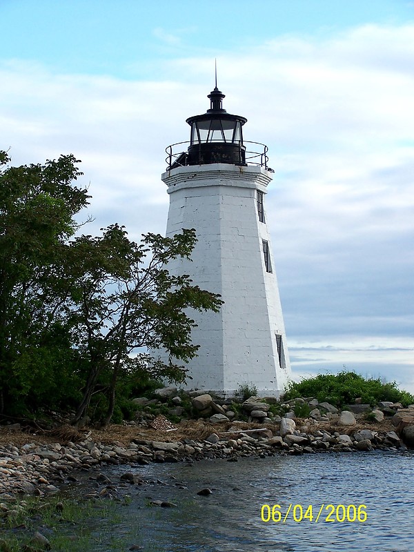 Connecticut / Black Rock Harbor / Fayerweather Island lighthouse
Author of the photo: [url=https://www.flickr.com/photos/bobindrums/]Robert English[/url]

Keywords: Long Island Sound;Connecticut;United States