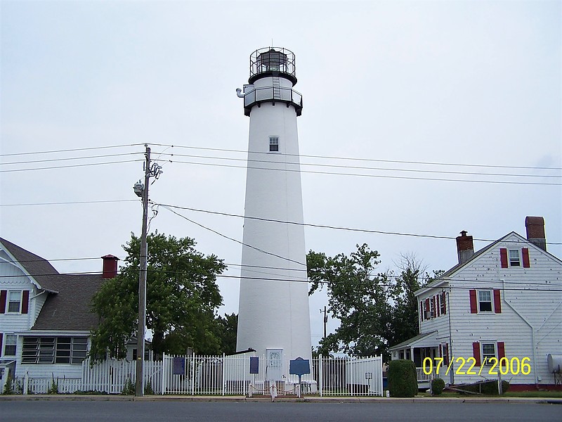 Delaware / Fenwick Island Lighthouse
Author of the photo: [url=https://www.flickr.com/photos/bobindrums/]Robert English[/url]
Keywords: Delaware;United States;Atlantic ocean