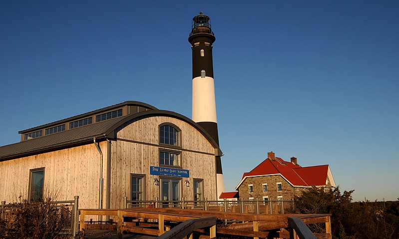 New York / Great South Bay / Long Island / Fire Island Lighthouse
Author of the photo: [url=https://www.flickr.com/photos/lighthouser/sets]Rick[/url]
Keywords: New York;Great South Bay;Long island;United States;Atlantic ocean