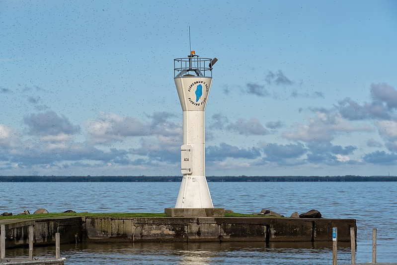 Wisconsin / Fisherman's road light
Author of the photo: [url=https://www.flickr.com/photos/selectorjonathonphotography/]Selector Jonathon Photography[/url]
Keywords: Wisconsin;Lake Winnebago;United States