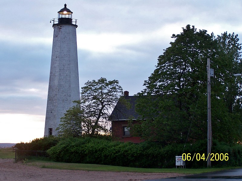 Connecticut / Five Mile Point lighthouse
Author of the photo: [url=https://www.flickr.com/photos/bobindrums/]Robert English[/url]
Keywords: Connecticut;United States;Atlantic ocean