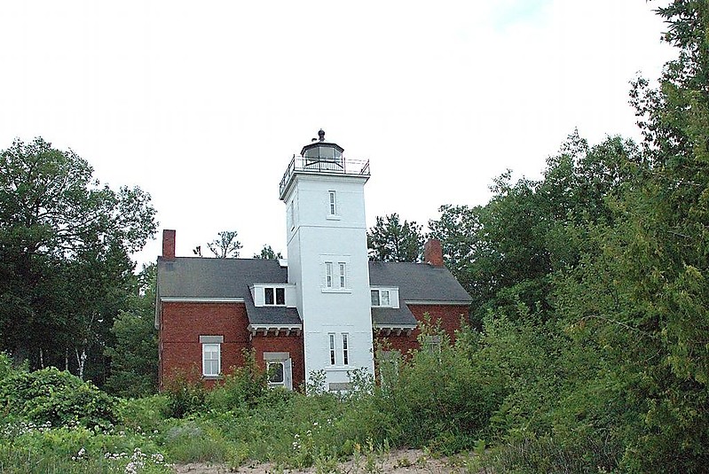 Michigan / Forty Mile Point lighthouse
Author of the photo: [url=https://www.flickr.com/photos/jowo/]Joel Dinda[/url]
Keywords: Michigan;Lake Huron;United States