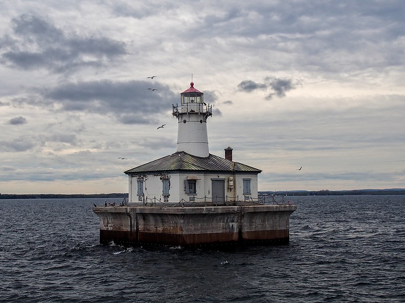 Michigan / Fourteen Foot Shoal lighthouse
Author of the photo: [url=https://www.flickr.com/photos/selectorjonathonphotography/]Selector Jonathon Photography[/url]
Keywords: Michigan;Lake Huron;United States;Offshore