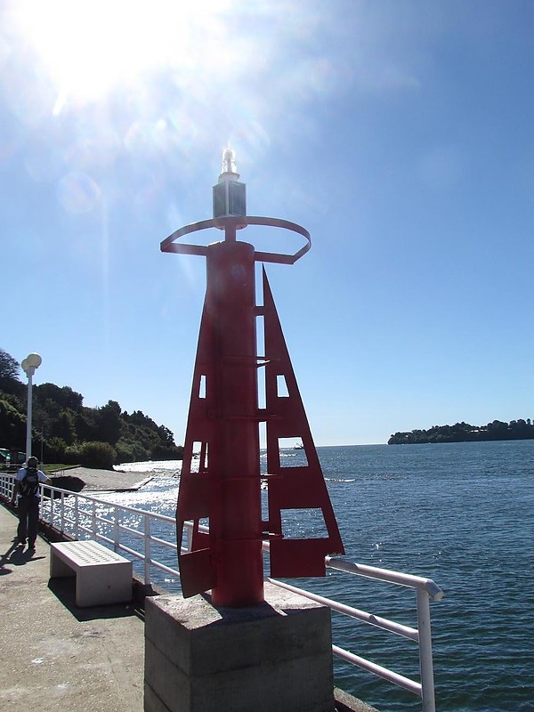 Bahía Corral / Punta La Cal Pier Head light
Keywords: Bahia Corral;Chile