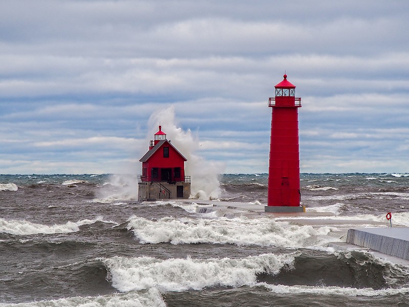 Michigan / Grand Haven / South Pierhead Outer St Lighthouse (back) & Inner Lighthouse (front)
Author of the photo: [url=https://www.flickr.com/photos/selectorjonathonphotography/]Selector Jonathon Photography[/url]
Keywords: Michigan;Lake Michigan;Grand Haven;United states;Storm